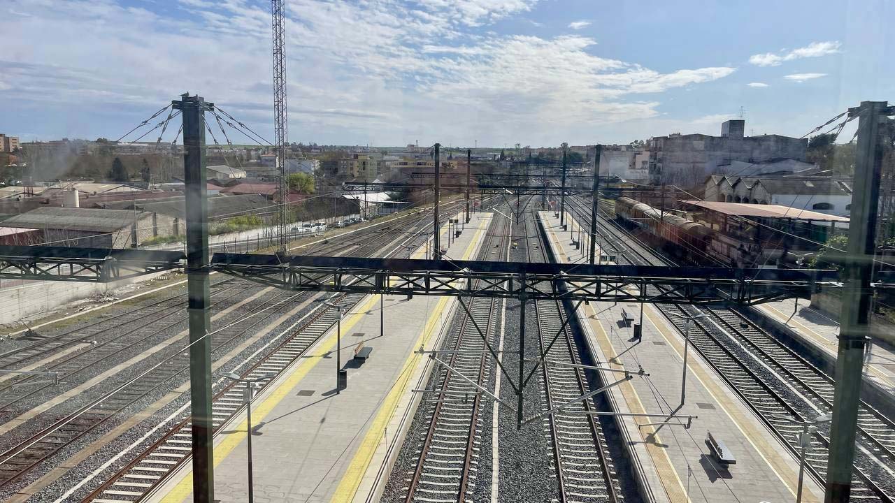 ESTACION DE TREN FERROCARRIL MERIDA PLAYA DE VIAS 1
