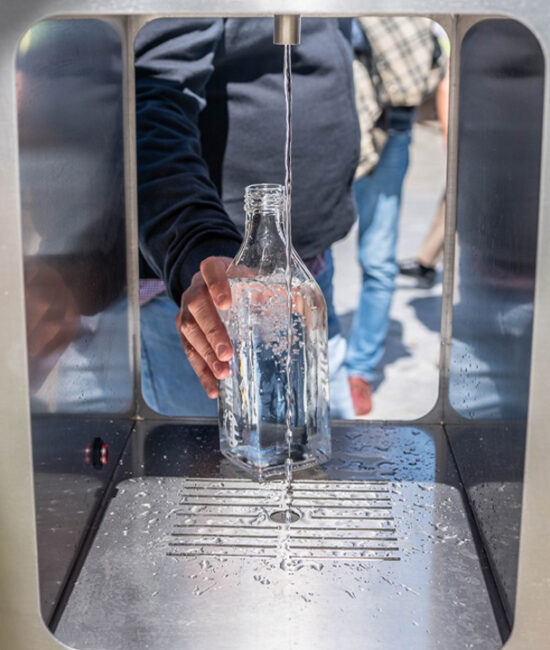 PRIMERA FUENTE DE AGUA REFRIGERADA PARA BOTELLAS 2