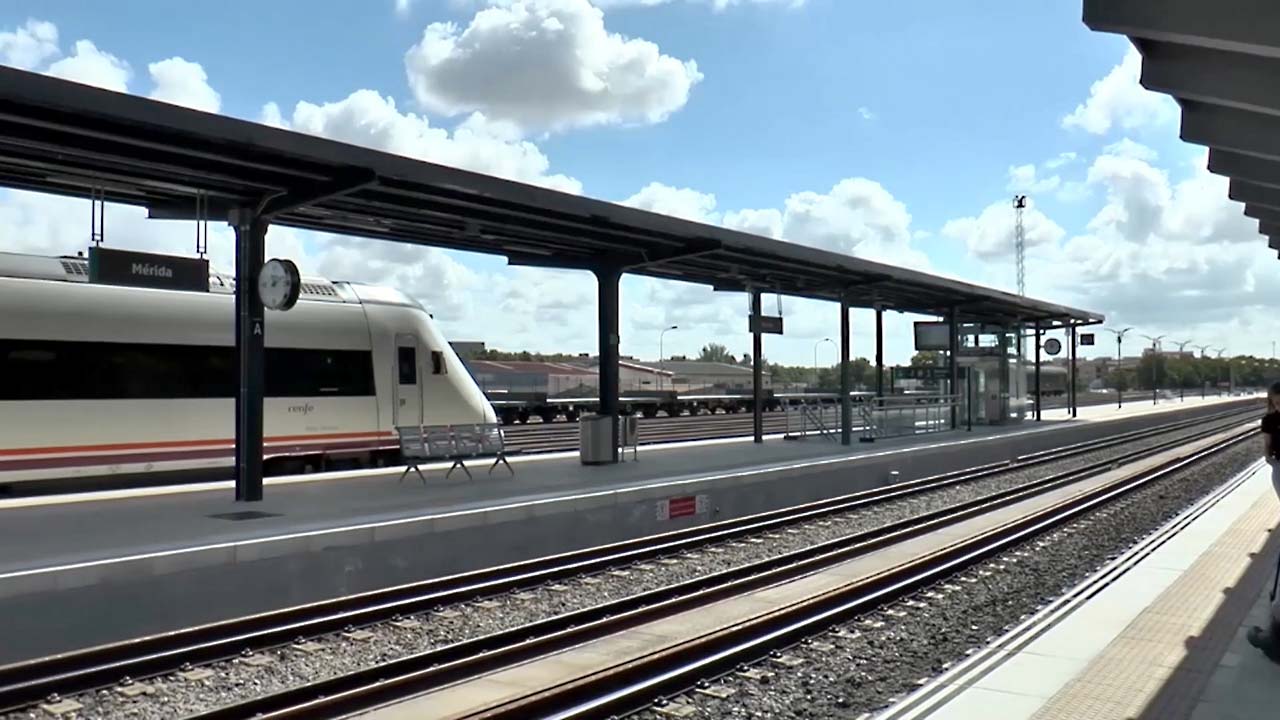 ESTACION DE TREN DE MERIDA CON CONVOY