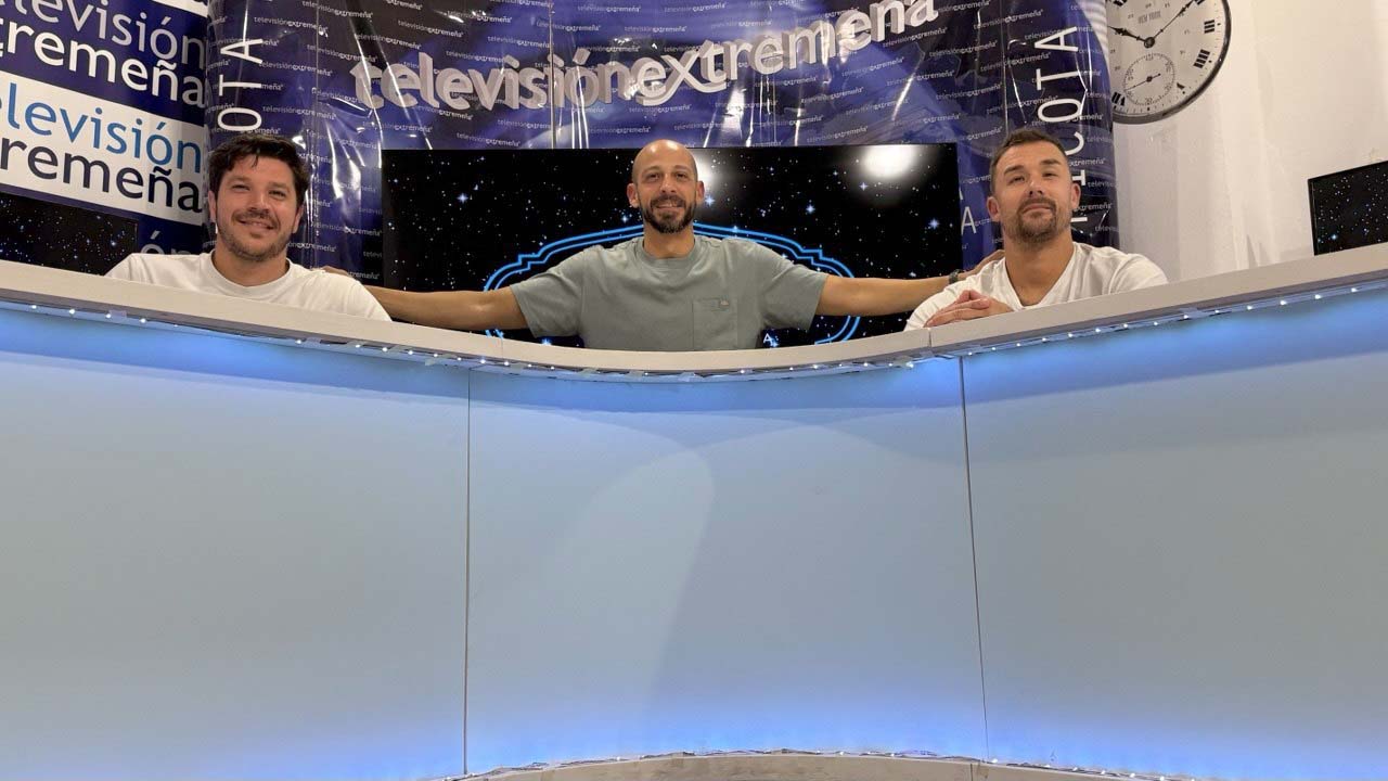EXJUGADORES DEL MERIDA JAVI CHINO, PACO AGUZA CON ANGEL BRIZ 2