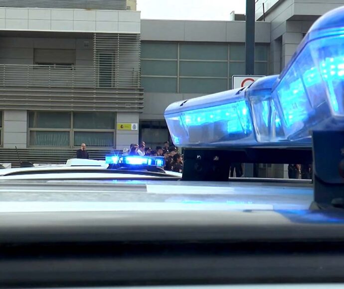 POLICIA NACIONAL SIRENAS ENCENDIDAS COCHES