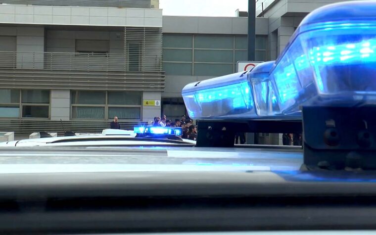POLICIA NACIONAL SIRENAS ENCENDIDAS COCHES