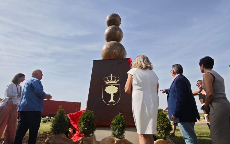 ESCULTURA PIONEROS DEL CAVA