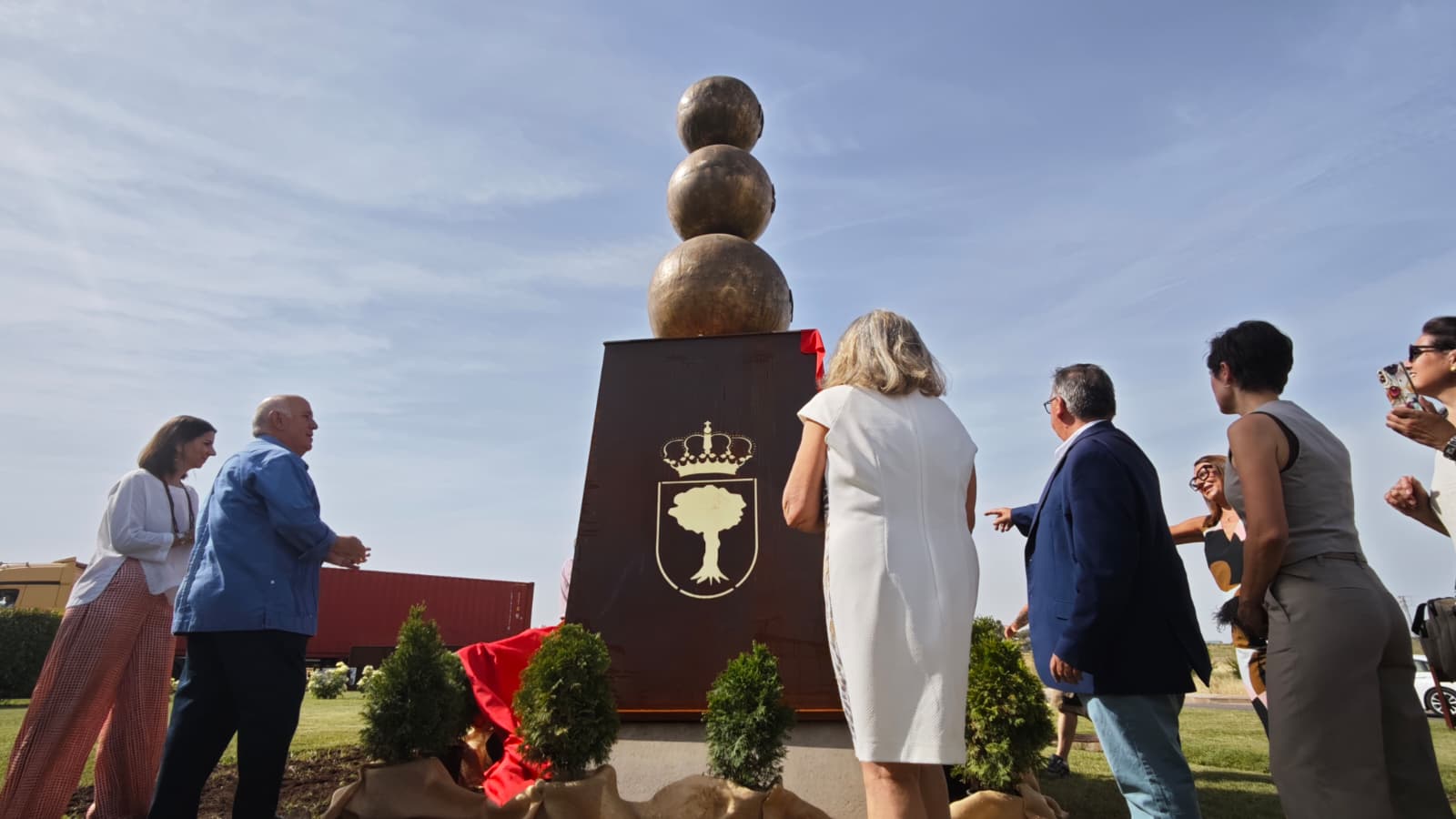 ESCULTURA PIONEROS DEL CAVA