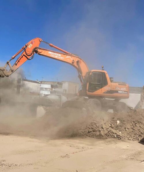 EXCAVADORA FORO PROVINCIAL CALLE HOLGUIN
