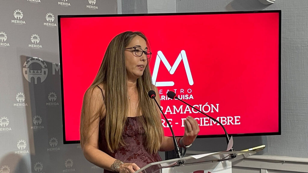 AMALIA PEREZ GERENTE TEATRO MARIA LUISA