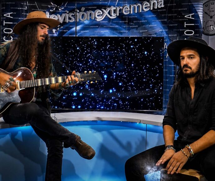 BLACK MARACAS 2