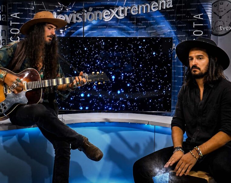 BLACK MARACAS 2