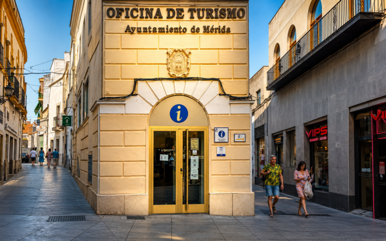 OFICINA DE TURISMO DE LA PUERTA DE LA VILLA.jpg