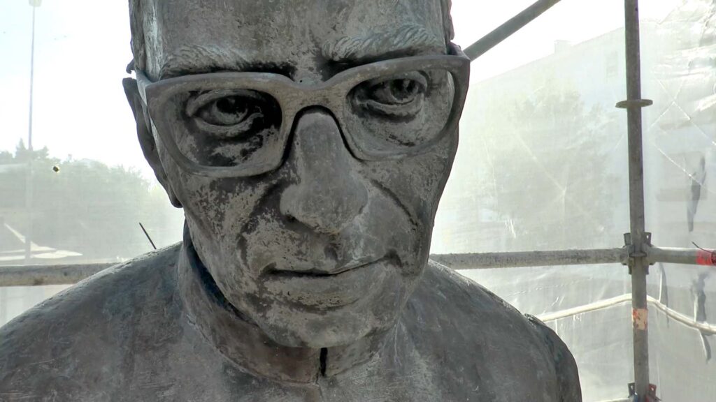 ESTATUA PADRE PANERO CARA