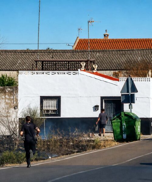 INCENDIO EN CAMINO DE ALANGE DE LA BARRIADA DE SAN ANTONIO