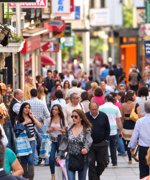 CALLE SANTA EULALIA CON GENTE