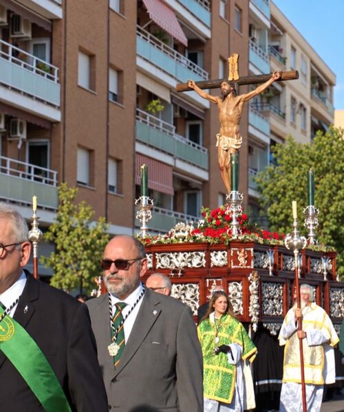 CRISTO VERA CRUZ CON CORTEJO EN AVENIDA JUAN CARLOS I
