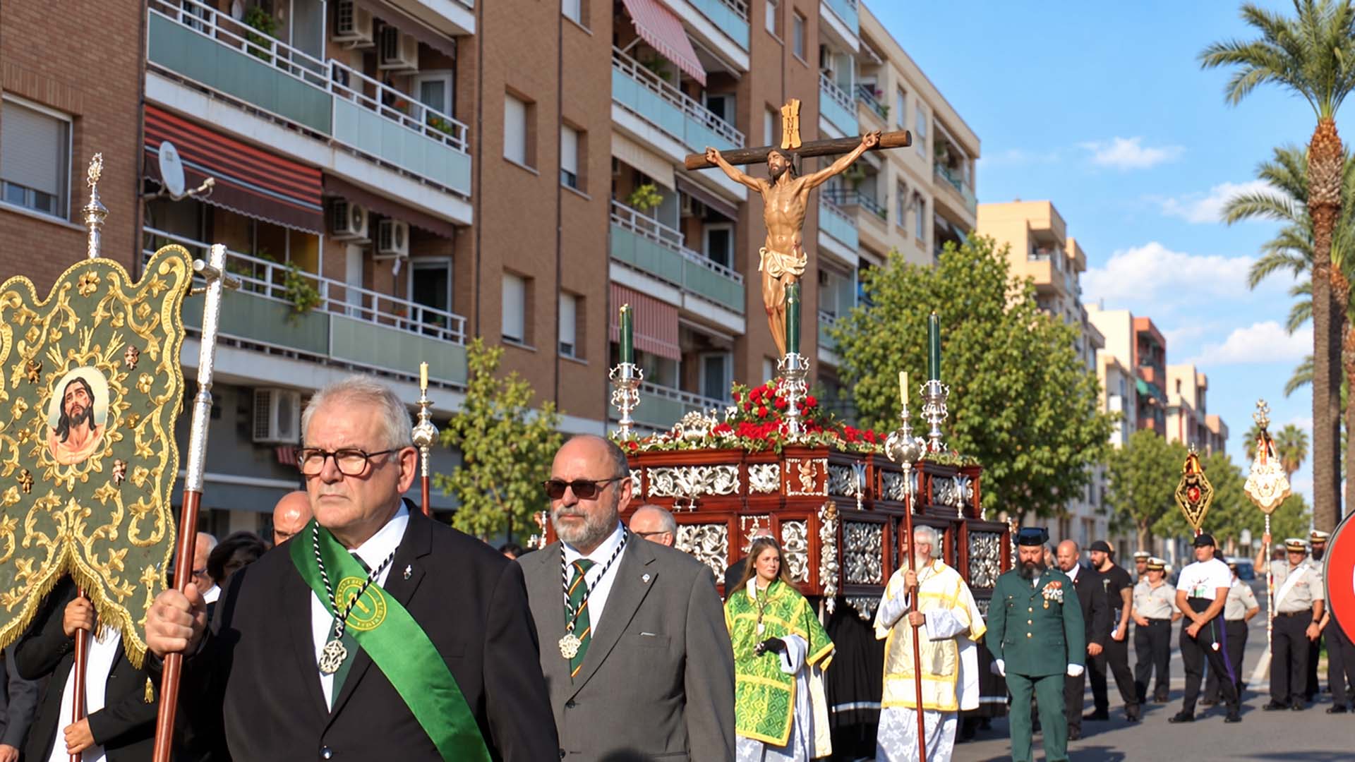 CRISTO VERA CRUZ CON CORTEJO EN AVENIDA JUAN CARLOS I