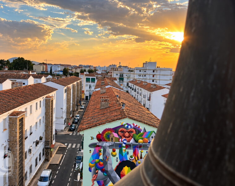 EDIFICIOS LA ANTIGUA DESDE LA TORRE DE LA PARROQUIA DE LOS REDENTORISTAS con logo tvex