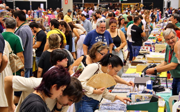 Feria de cómics y coleccionismo abarrotada
