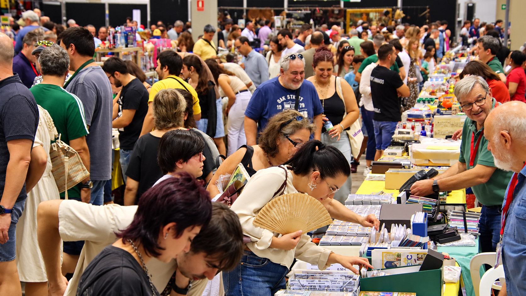 Feria de cómics y coleccionismo abarrotada