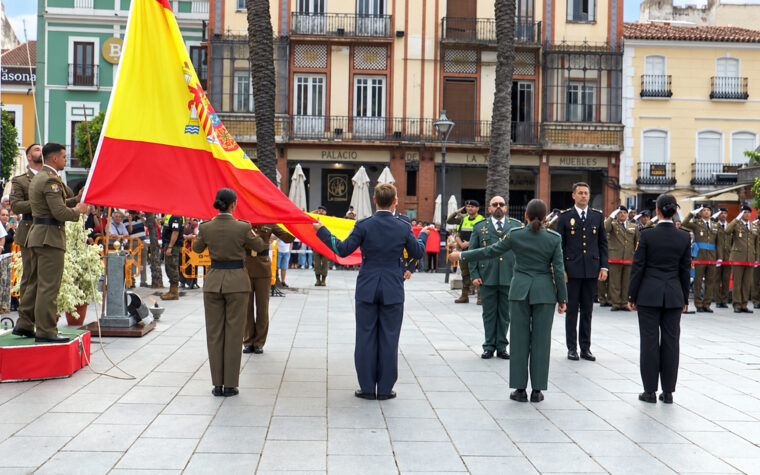 HOMENAJE A LA BANDERA EN LA PLAZA DE ESPAÑA 2