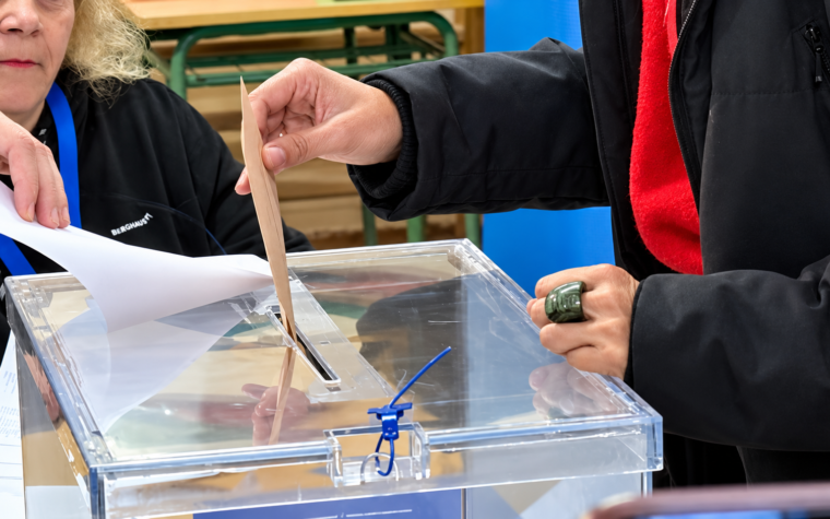 Voto depositado en urna transparente MEJORADA