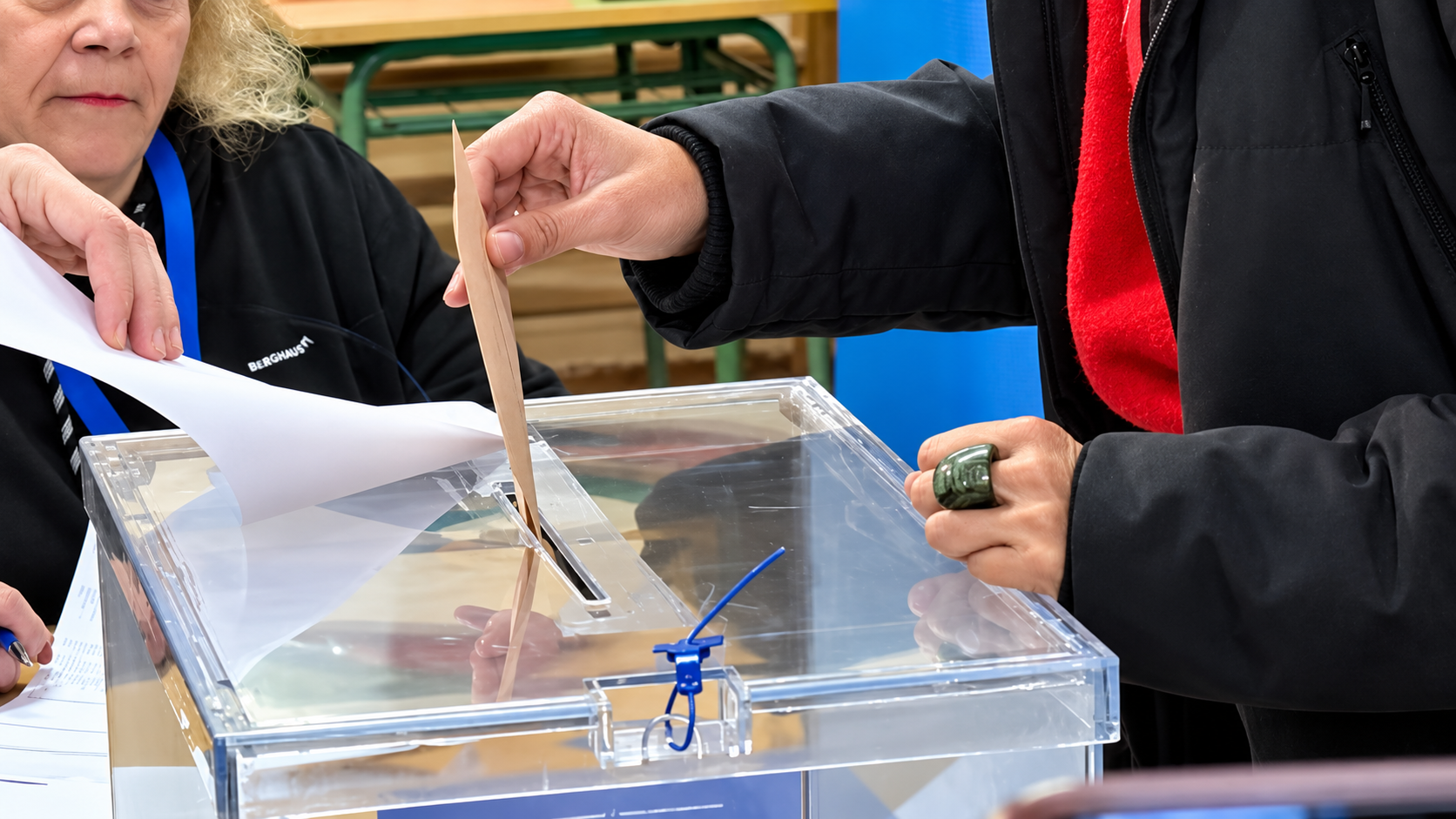 Voto depositado en urna transparente MEJORADA